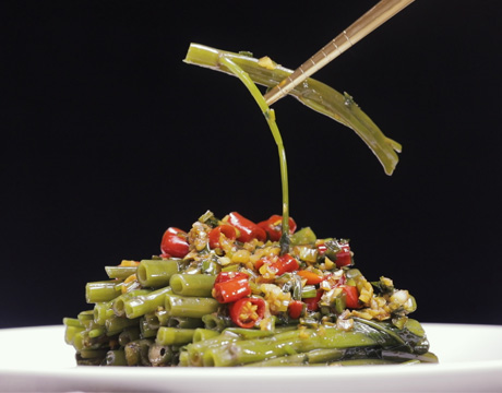 Water spinach with scallion oil